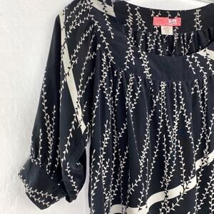 Lux Short Sleeved 100% Silk Black Scoop Neck Blouse XS